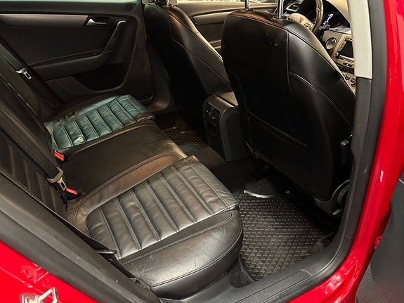 Volkswagen Passat 13 of 27