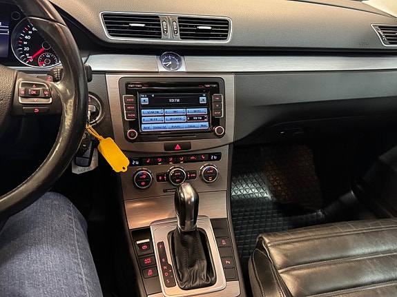 Volkswagen Passat 17 of 27