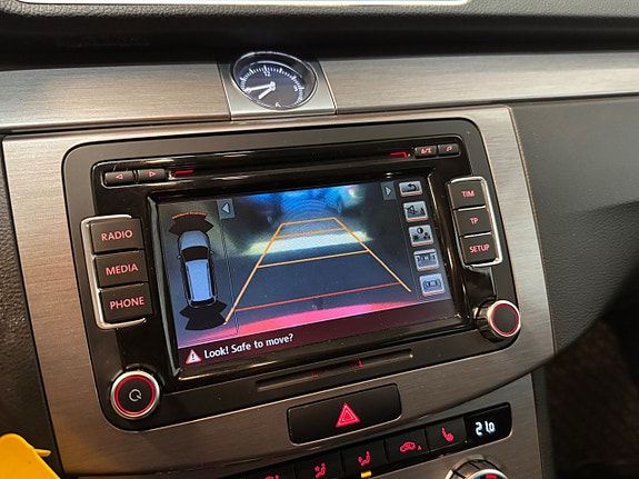 Volkswagen Passat 19 of 27