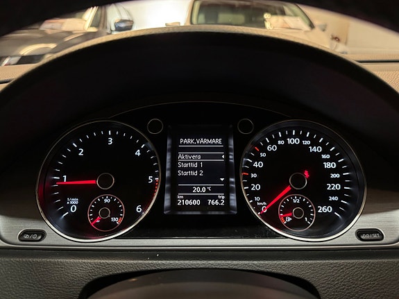 Volkswagen Passat 14 of 27
