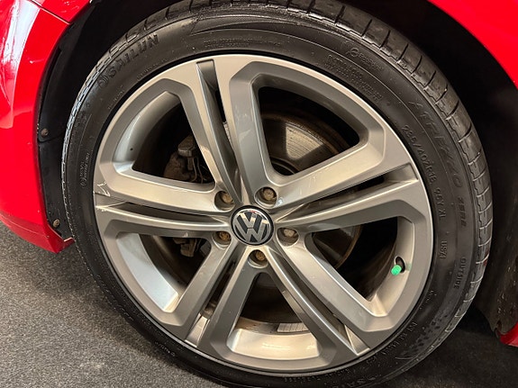 Volkswagen Passat 18 of 27