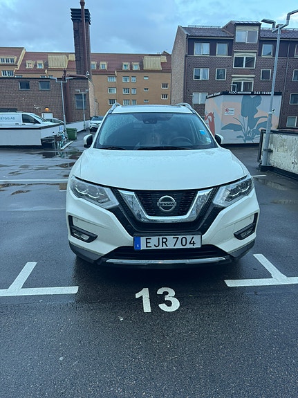 Nissan X-Trail 2 of 5