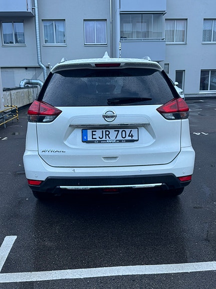 Nissan X-Trail 3 of 5