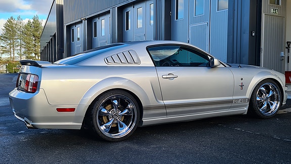 Ford Mustang 3 of 11