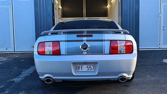 Ford Mustang 4 of 11