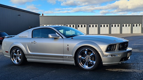 Ford Mustang 2 of 11