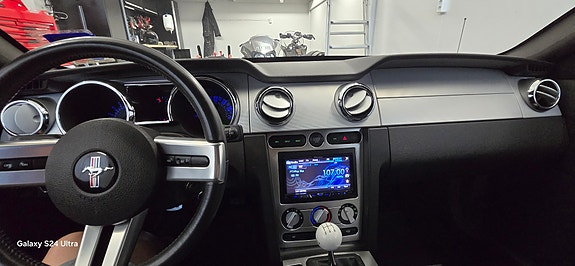 Ford Mustang 5 of 11