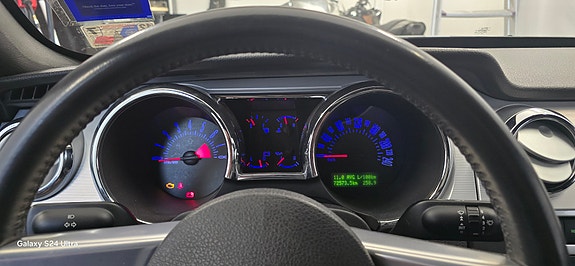 Ford Mustang 8 of 11