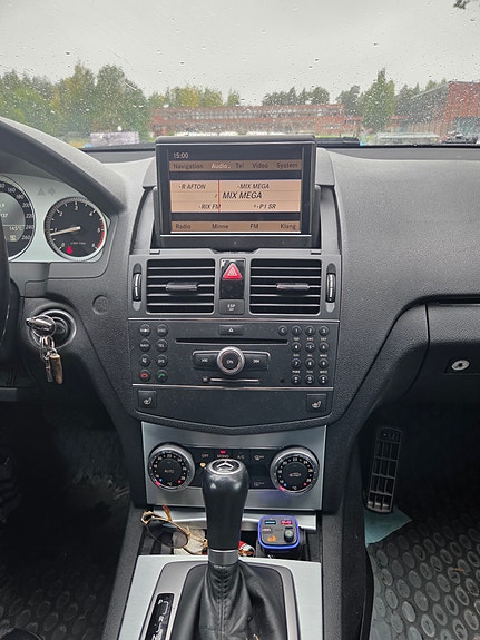 Mercedes-Benz C320 2 of 3