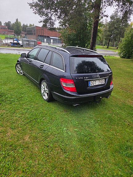 Mercedes-Benz C320 3 of 3