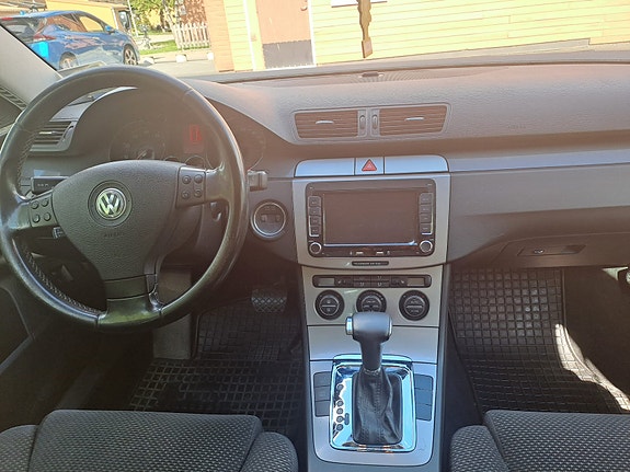 Volkswagen Passat 3 of 6