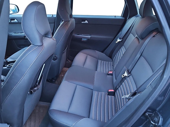 Volvo V50 7 of 8