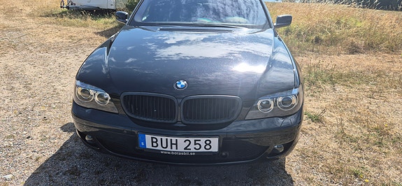 BMW 750Li 2 of 7