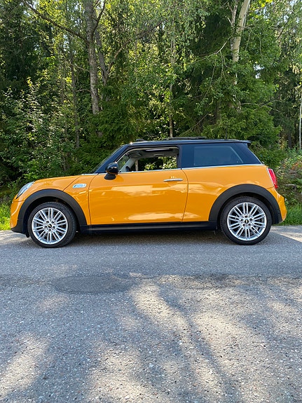 MINI Cooper SD 2 of 8