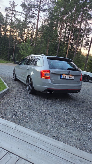 Skoda Octavia 2 of 7