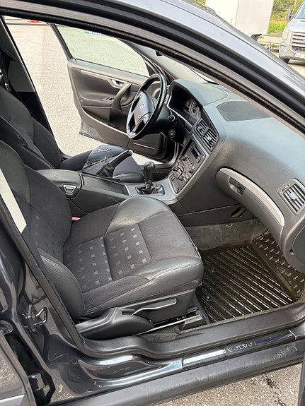 Volvo V70 7 of 8