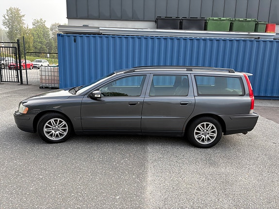 Volvo V70 3 of 8