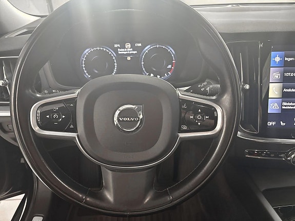 Volvo V60 Cross Country 9 of 13