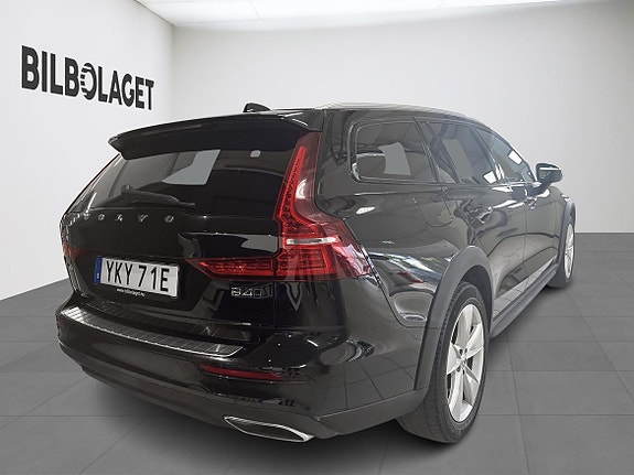 Volvo V60 Cross Country 4 of 13