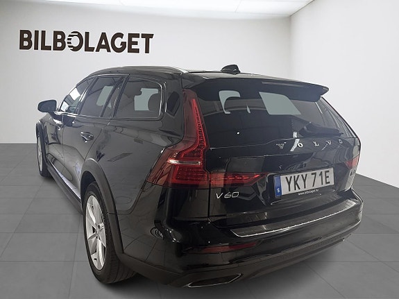 Volvo V60 Cross Country 3 of 13