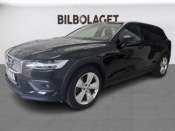 Volvo V60 Cross Country 2 of 13