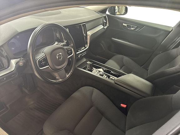 Volvo V60 Cross Country 6 of 13