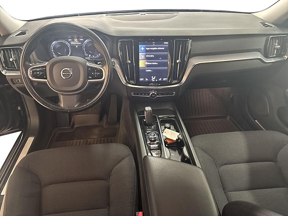 Volvo V60 Cross Country 8 of 13