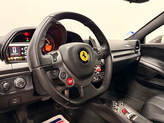 Ferrari 458 Italia 22 of 30