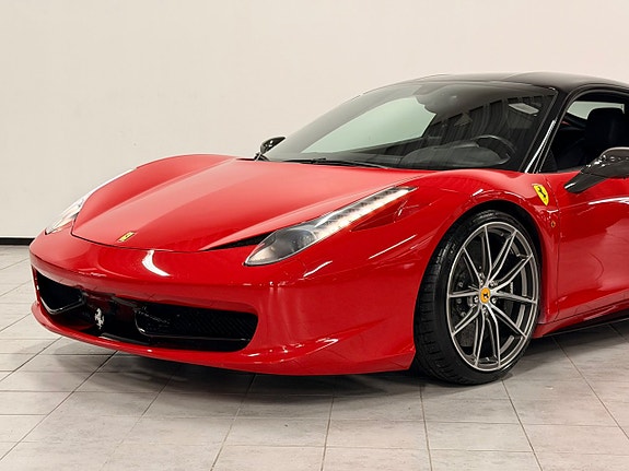 Ferrari 458 Italia 6 of 30