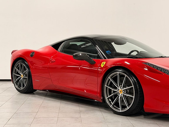 Ferrari 458 Italia 2 of 30