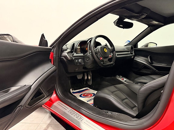 Ferrari 458 Italia 17 of 30