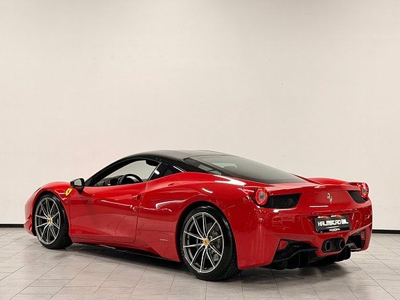 Ferrari 458 Italia 10 of 30