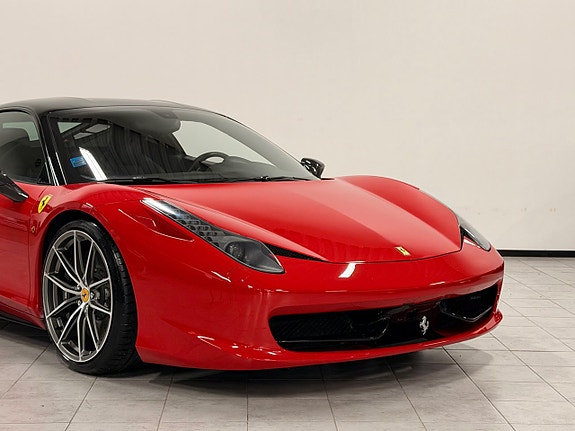Ferrari 458 Italia 4 of 30