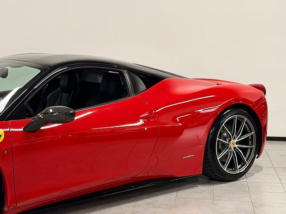 Ferrari 458 Italia 8 of 30