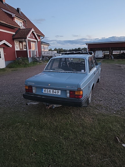 Volvo 244 4 of 4