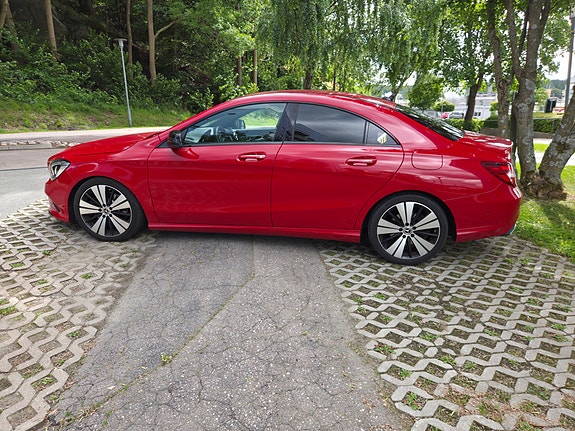 Mercedes-Benz CLA250 3 of 4