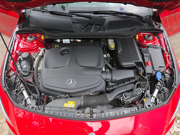 Mercedes-Benz CLA250 4 of 4