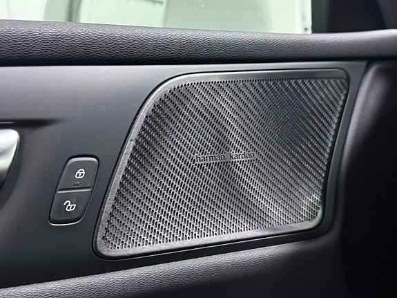 Volvo V60 24 of 28