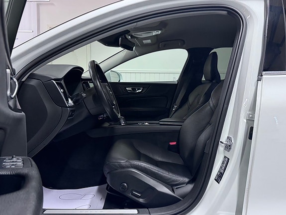 Volvo V60 13 of 28