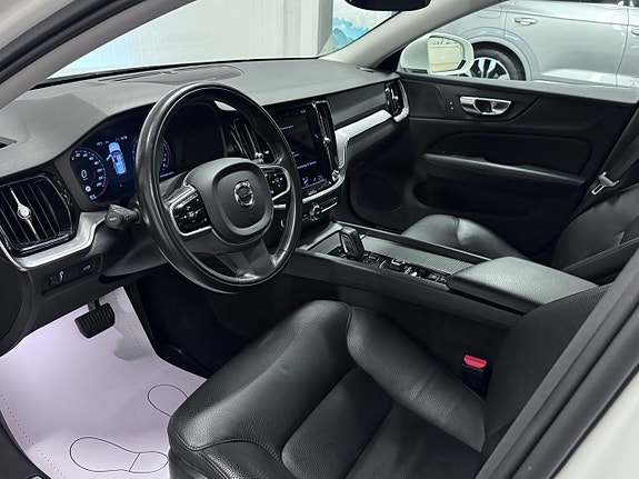 Volvo V60 12 of 28