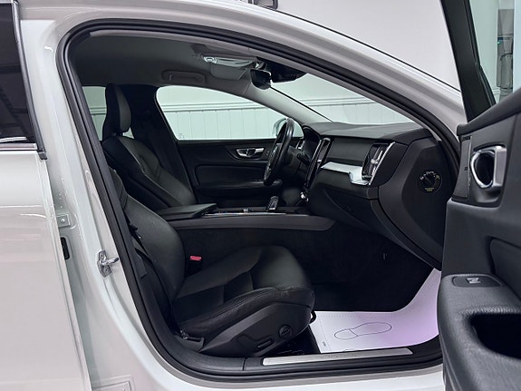 Volvo V60 14 of 28