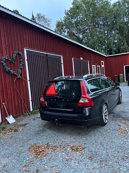 Volvo V70 3 of 7