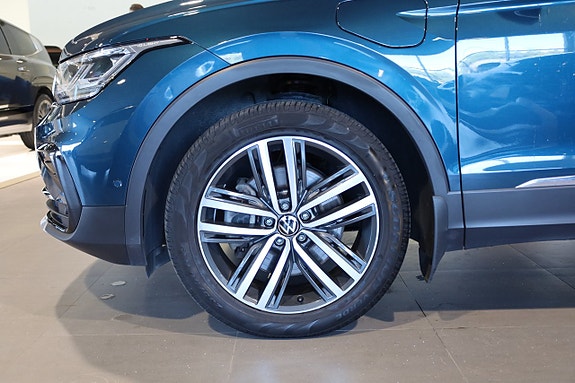 Volkswagen Tiguan 7 of 30