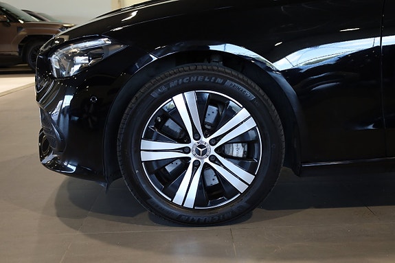 Mercedes-Benz C300 7 of 29