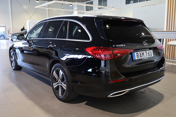 Mercedes-Benz C300 3 of 29