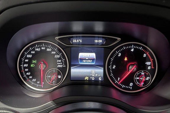 Mercedes-Benz B180 d 13 of 15