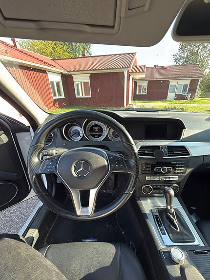 Mercedes-Benz C350 2 of 2