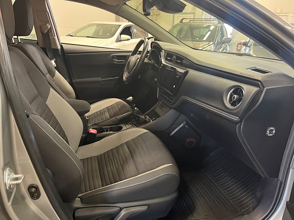 Toyota Auris 8 of 9
