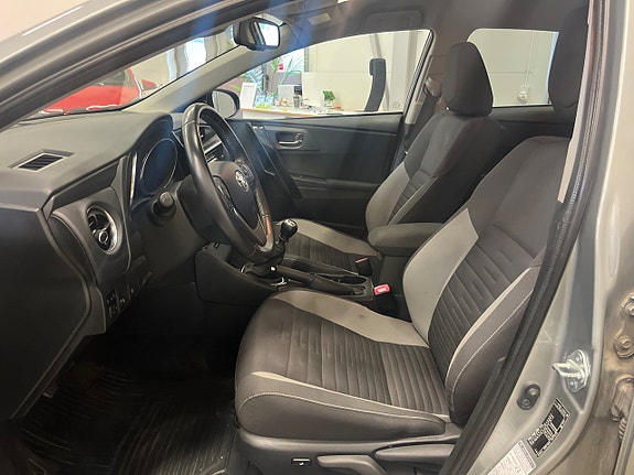Toyota Auris 6 of 9