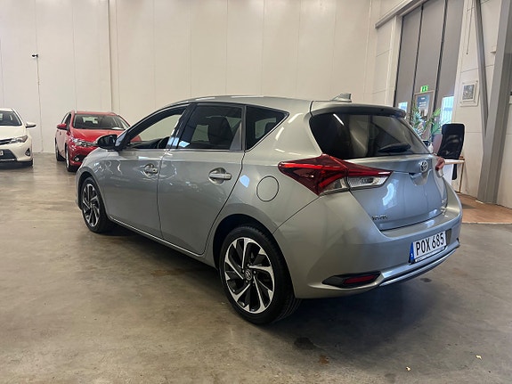Toyota Auris 3 of 9